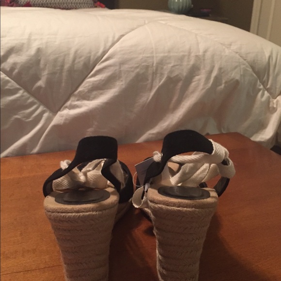 Shoes - Picture 3 of 7